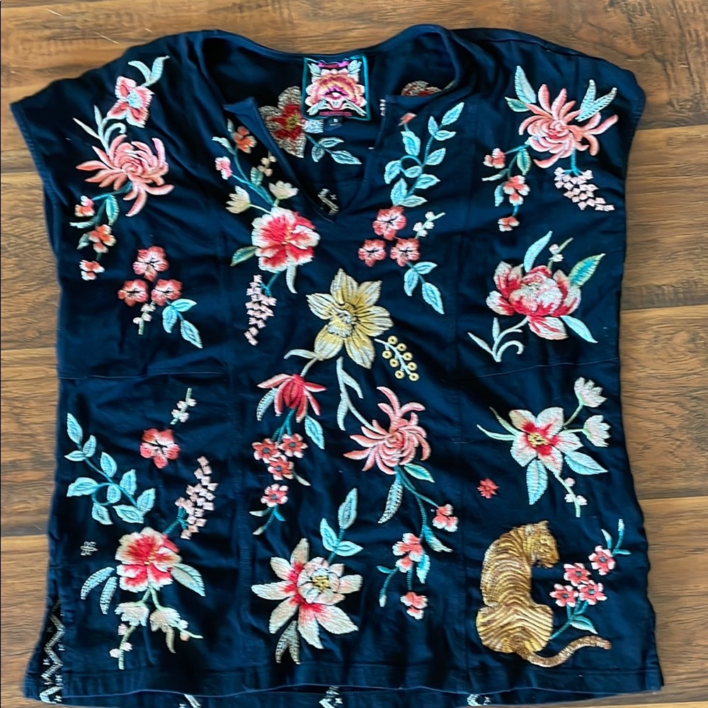 Johnny Was Embroider Women’s Sleeveless Cotton Shirt